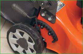 Husqvarna LC 140, 140S – бензиновые газонокосилки с шириной кошения 40 см. Централизованная регулировка высоты стрижки